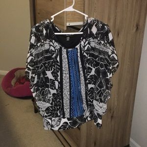 Blouse with fun floral print
